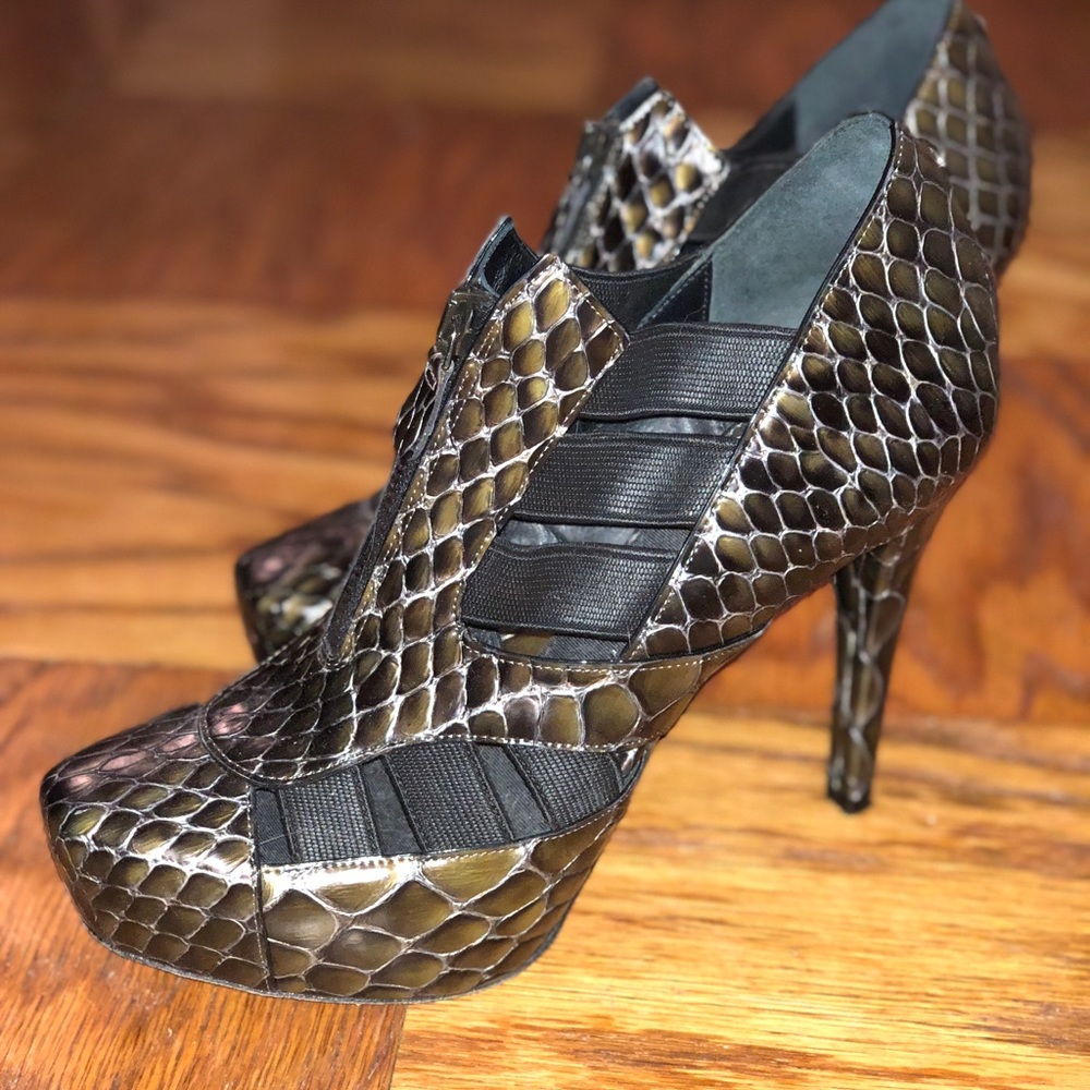 CONSIGNED 💯Donna Karen bootie